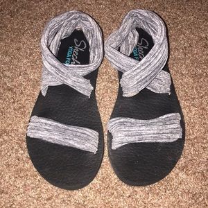 Sketchers Yoga Foam sandals